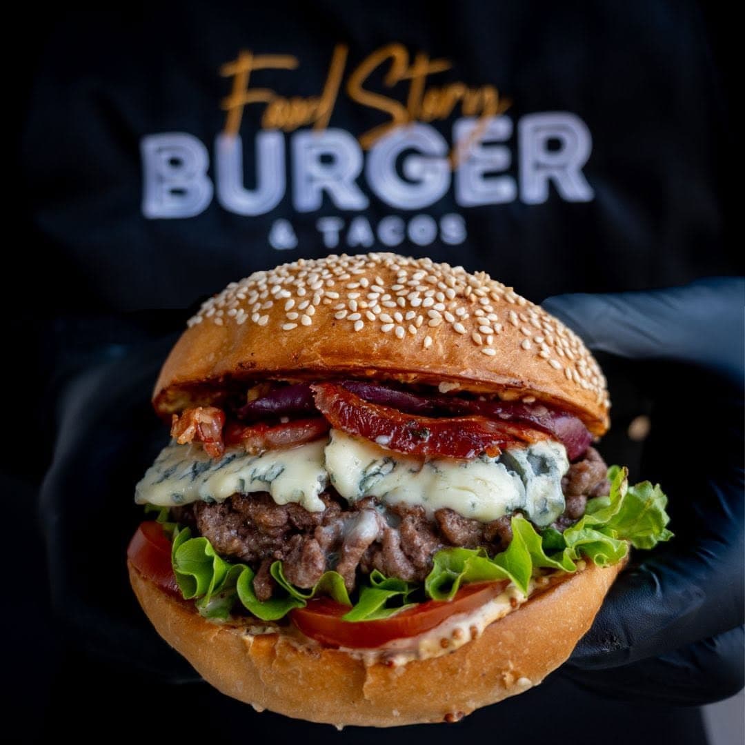 Burger Blue Cheese, bacon et oignons rouges caramélisés