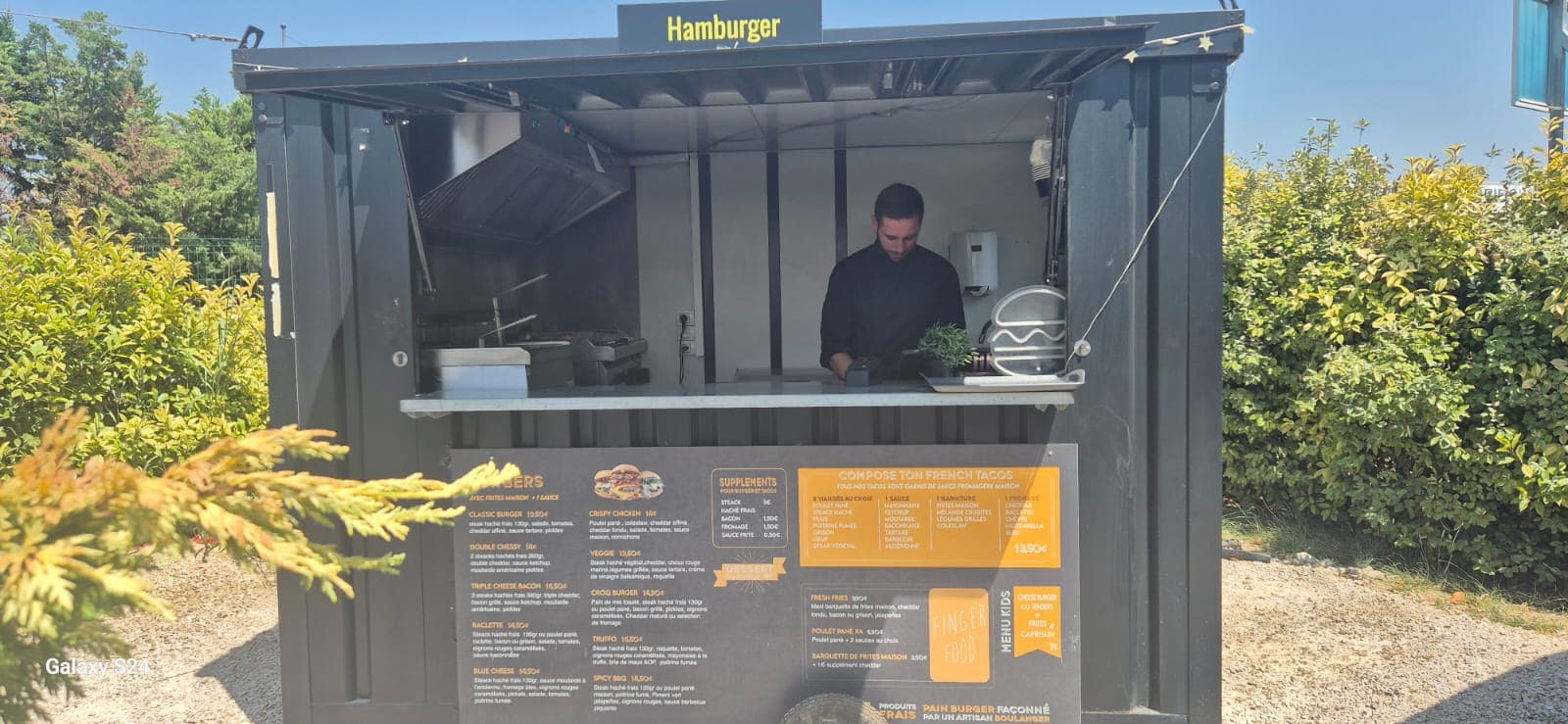 Façade du stand Food Story Burger & Tacos aux Halles de Coustellet