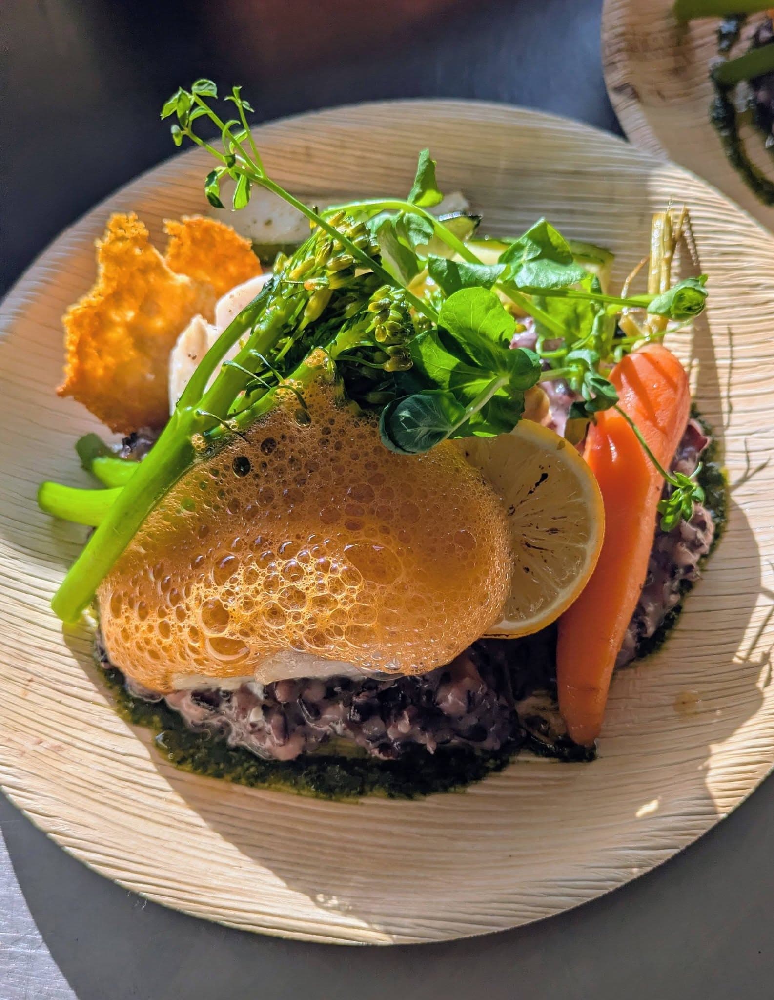 Filet de poisson, écume et légumes croquants