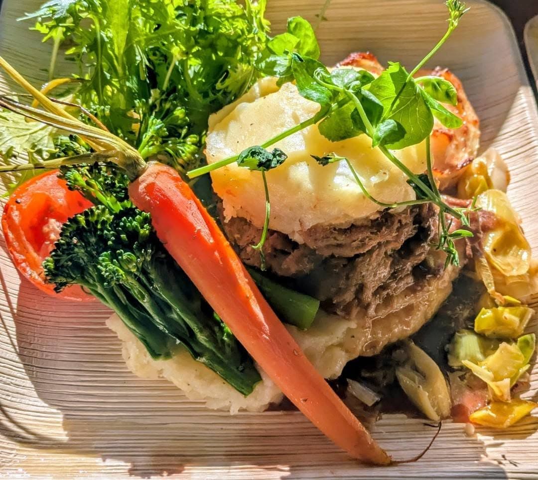 Joue de bœuf confite, purée maison et légumes rôtis