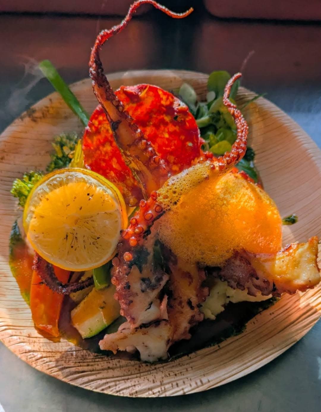 Poulpe grillé, écume au beurre et agrumes
